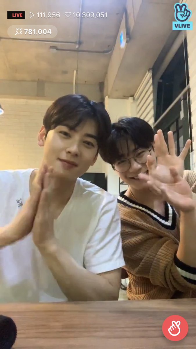 izchixx's tweet photo. 190928 감사합니다 https://t.co/xaV0Hy0QIz