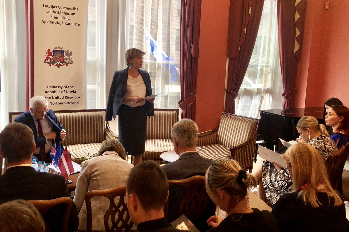 LVembassyUK's tweet photo. Vēstniece @BaibaBraze un ĀM Īpašo uzdevumu vēstnieks Aivars Groza šodien uzņem latviešu organizācijas no visas Apvienotās Karalistes uz ikgadējo sanāksmi. 

Spraigas sarunas par atbalstu biedrību projektiem, Brexit sekām, un Vidzemes Augstskolas vadīts medijpratibas seminārs. https://t.co/FDkuFPQ4cC