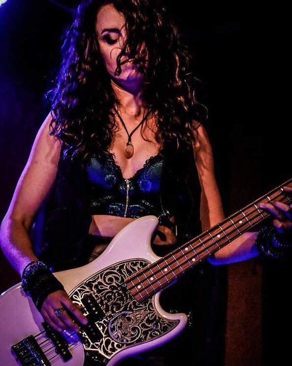 In the #bass #groove

#femalemusician #bassist #bassplayers #GlamRock #GlamMetal #FeelTheGroove #AustralianMusic #ChicksWhoRock