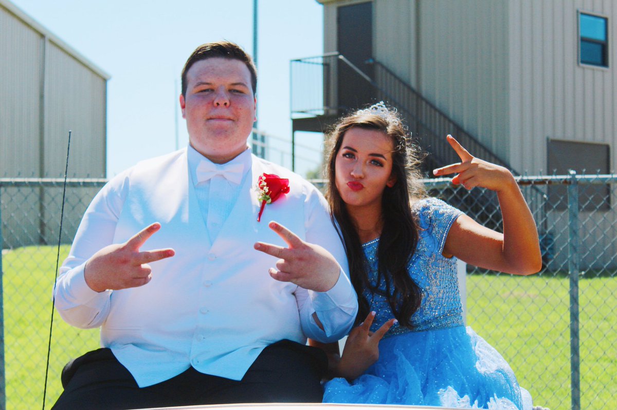 court hill tweet media