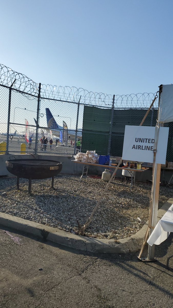 RonDebe's tweet photo. EWR Ramp Training Team helping out with airport day in Newark on this beautiful Saturday morning #cheflife #safeserve #weareEWR #teamworkmakesthedreamwork @weareunited #beingunited #FLY2WINNYC @carlcoxunited @KellyTolbertUAL @Trozie2 @EWRmike #hotdogs #familyfun https://t.co/pQMi7PiT3G