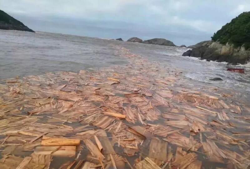 LogisticaPenCo's tweet photo. No pierdas tu inversion , materia prima
Nosotros podemos asegurar tu MERCANCÍA 

Caen al mar 120 contenedores de 2 buques en China.

120 contenedores cayeron al mar en la última semana, luego de que dos embarcaciones sufrieran percances en diversos puntos de China,. https://t.co/yWuEGyPYdS