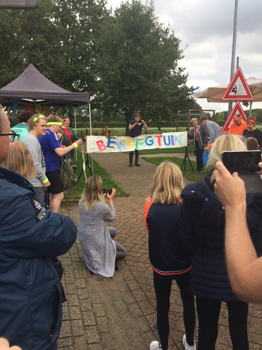 joopwikkerink's tweet image. Zojuist bij de opening van de #beweegtuin #Slaadreef #Estinea. Fantastisch resultaat. Oproep aan alle opa's en oma's: ga daar een keertje kijken met je kleinkinderen!