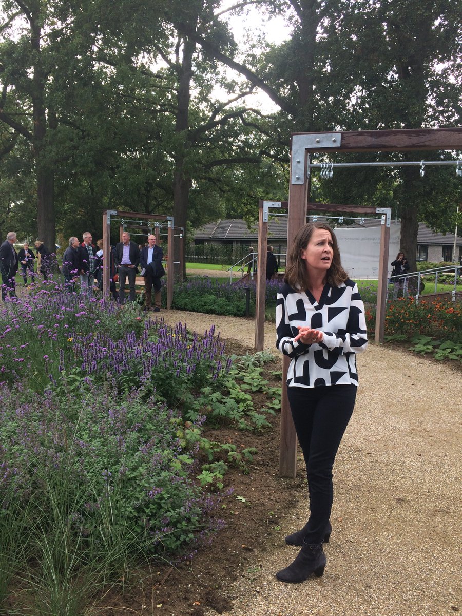 joopwikkerink's tweet image. Zojuist bij de opening van de #beweegtuin #Slaadreef #Estinea. Fantastisch resultaat. Oproep aan alle opa's en oma's: ga daar een keertje kijken met je kleinkinderen!