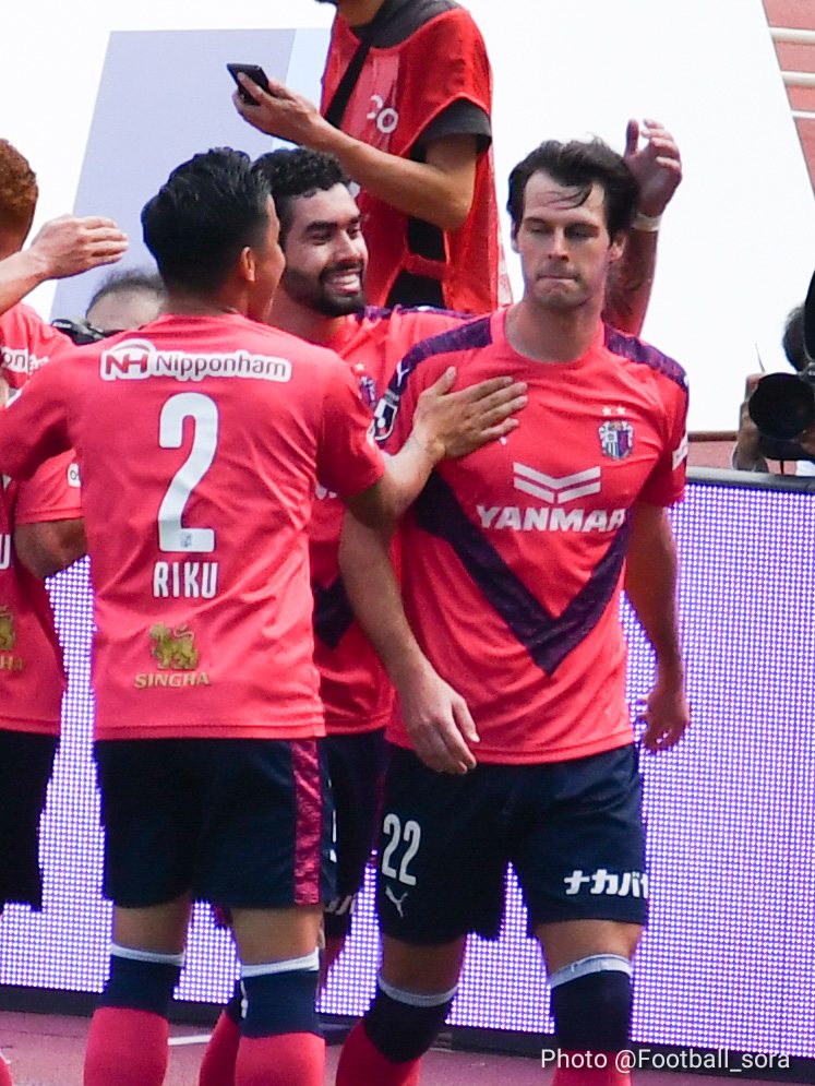 Sora ヨニッチのゴール でセレッソが2 0とリード その Cerezo 19j1第27節 ブルーノ と陸が祝福後 アシストのソウザどガッチリ握手 T Co Nv8nrnafc8 Twitter