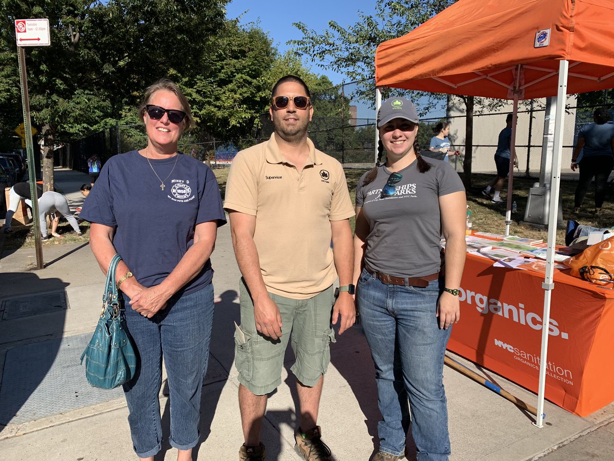 friendsofMDpark's tweet photo. Thanks to @PfPNYC &amp; all the volunteers who turned out this morning at Lawrence Virgilio Playground to make Woodside more beautiful! ❤️ @ILoveNYCParks @NYCSanitation @NYCParks #compost https://t.co/QsaZwDOzp9
