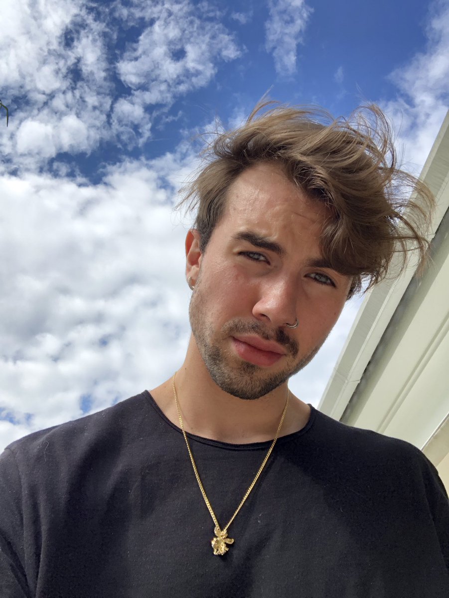 WhoIsCarlos's tweet photo. Só queria meu olho sempre dessa cor https://t.co/6ZiQjjxUjy