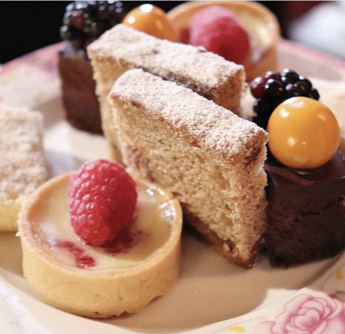 FairmontRYH's tweet photo. Did you know we have served Afternoon Tea since our doors opened in 1929?✨☕️🍰 Experience this time-honoured tradition every Saturday and Sunday in Library Bar! 💕✨ #FairmontEats #TorontoTea #RYHMemories https://t.co/lCc778817M