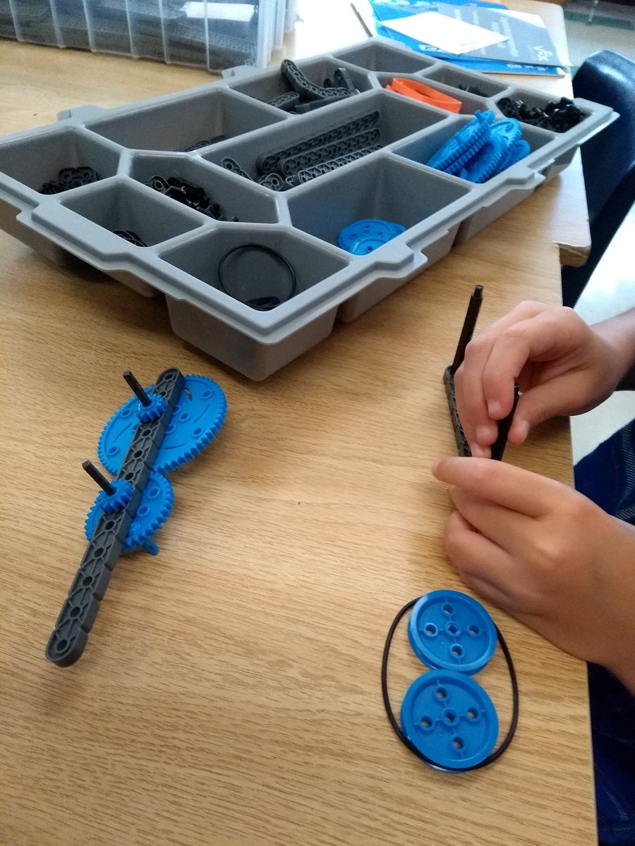 dsiertse's tweet image. #2056waystoinspire Conference. Presented with @davidweir54 & @jademahwdsb today. VEX robotics in @HWDSB schools for curriculum, club or competition. Amazing energy! @RoboticsHWDSB @VEXRobotics @frc2056