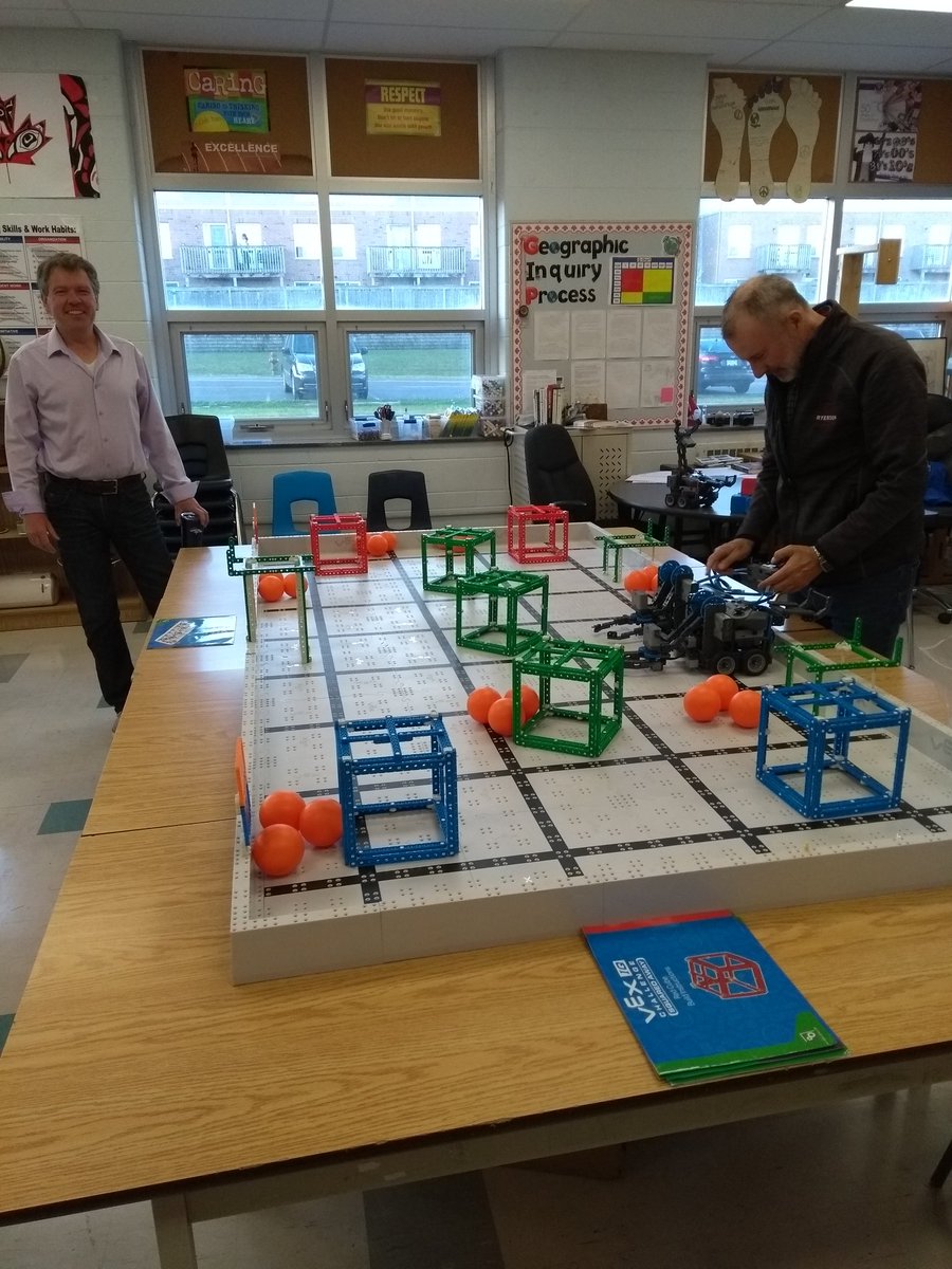 dsiertse's tweet image. #2056waystoinspire Conference. Presented with @davidweir54 & @jademahwdsb today. VEX robotics in @HWDSB schools for curriculum, club or competition. Amazing energy! @RoboticsHWDSB @VEXRobotics @frc2056