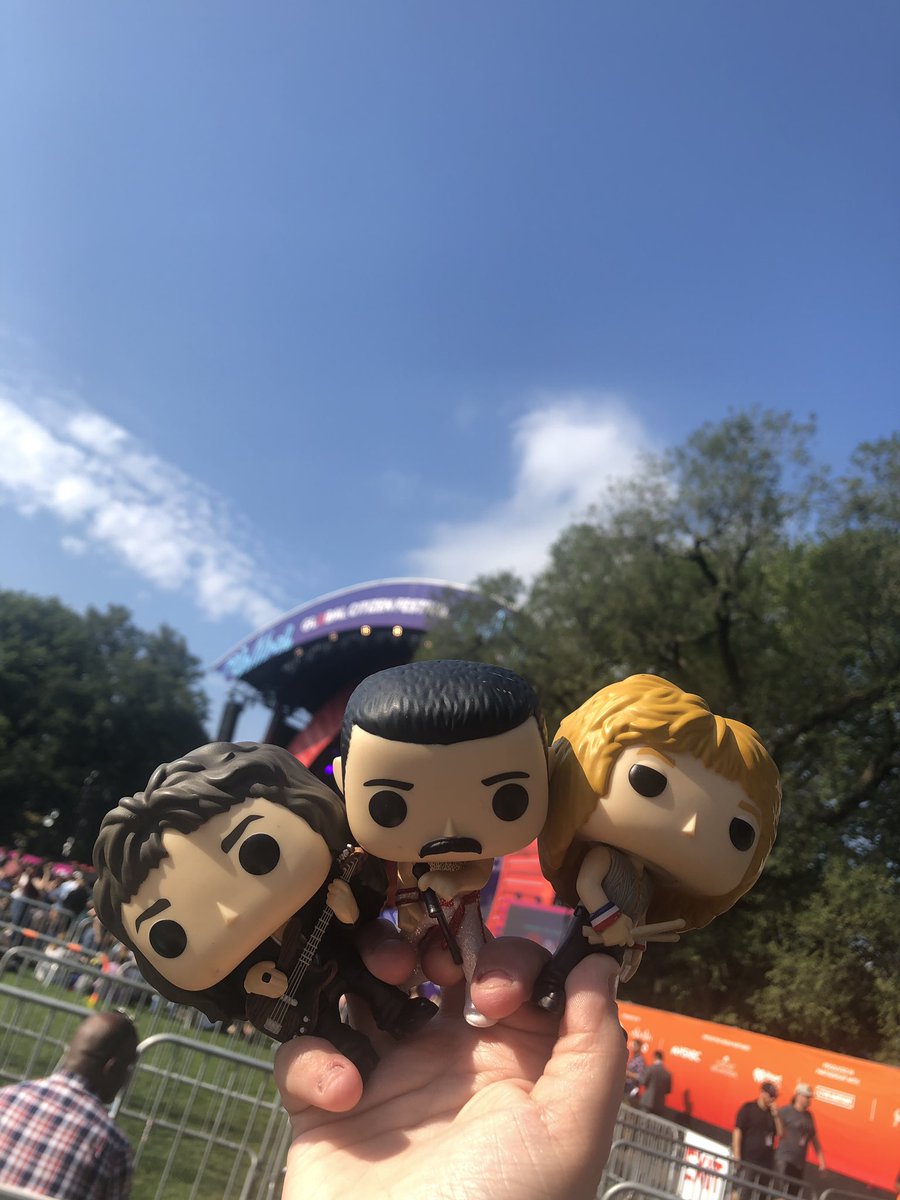 BossaNovaBitch's tweet photo. The gangs here and ready to party #GlobalCitizenFestival https://t.co/GLkIMqoSGR
