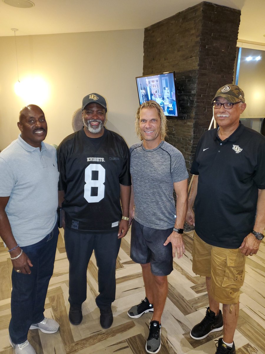 harrietroberson's tweet photo. Dad Squad at Hotel last night. Go Nights!!
@UCF_Football #89DAD #8DAD #81DAD #6GRANDAD @ucfdad8 https://t.co/Qv3OvHtTKg