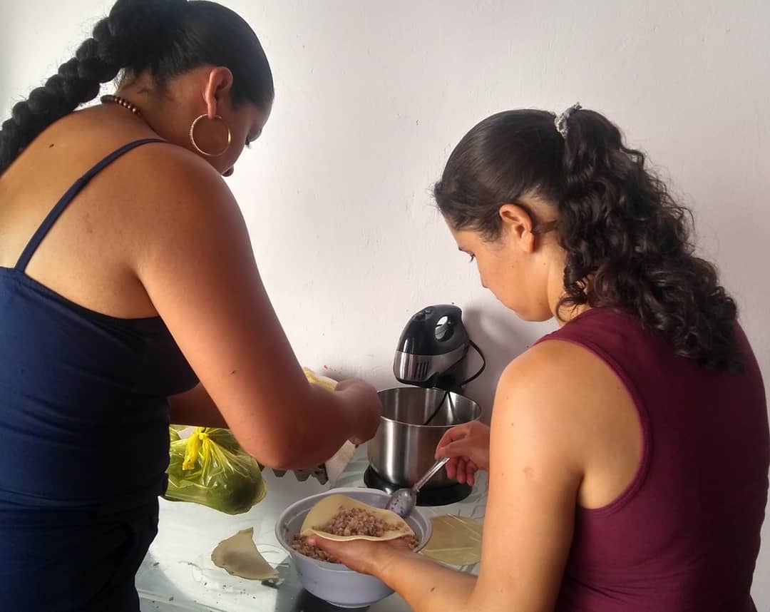 Obusinga's tweet photo. Con la elaboración del tradicional tamal, chocolate, empanada y masato las maestras del municipio de Los Santos y sus discípulos dieron por concluido los talleres gastronómicos.
Evento apoyado por el Ministerio de Cultura - Programa Nacional de Concertación Cultural @mincultura https://t.co/1O5Td92eXD