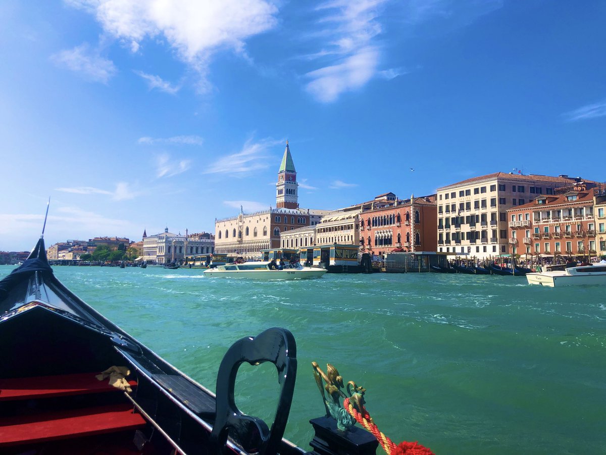 raysunset25's tweet photo. Take me back to being in a gondola in Venice 🇮🇹 #Venice #Italy #HolidayVibes https://t.co/UkdOYprNHh