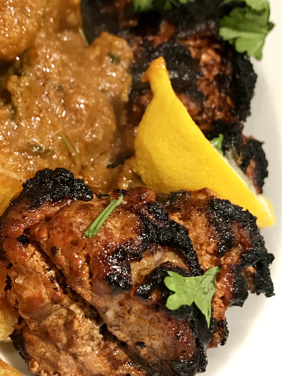 DevonChilliMan's tweet photo. #lambfillet marinaded In MrVikkis  North Indian Curry Paste &amp; natural yogurt  for 48 hours then basted in Chillimafia #rangoonnaga 🌶🔥 whilst on the bbq grill served with HHH #madras #currysauce with added  garlic pickle ❌⭕️❌ 
#devonscapedchillicrusader #dcm #devonchilliman https://t.co/yWTOwTb6VF
