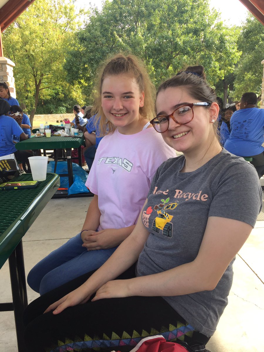 MacArthurStuCo's tweet photo. Mac Stuco represents at Trinity Trash Bash! Thank you to everyone for coming out and helping keep Irving beautiful! #keepirvingbeautiful @IrvingISD @BDeeadra https://t.co/TRUKym43a6
