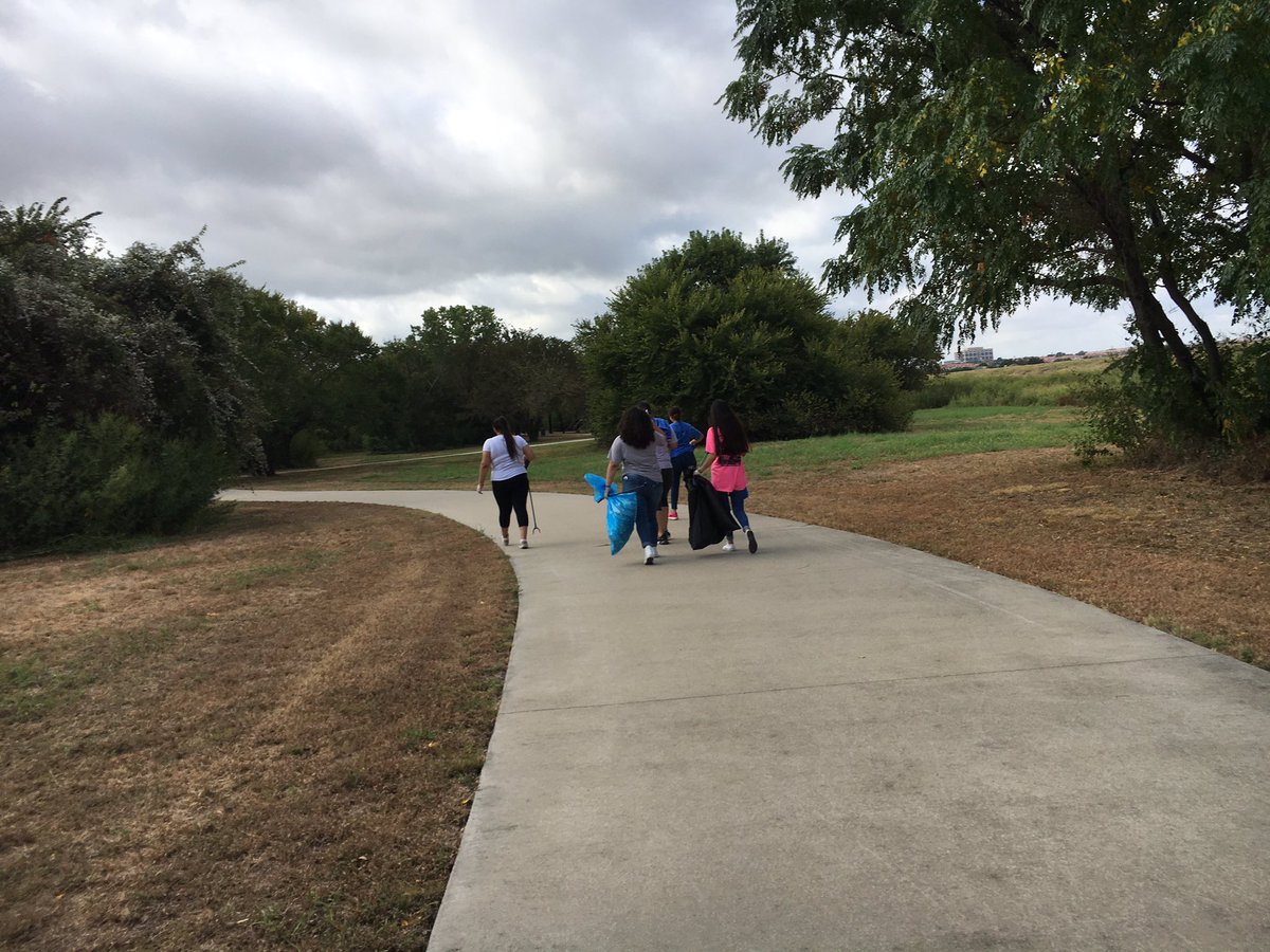 MacArthurStuCo's tweet photo. Mac Stuco represents at Trinity Trash Bash! Thank you to everyone for coming out and helping keep Irving beautiful! #keepirvingbeautiful @IrvingISD @BDeeadra https://t.co/TRUKym43a6