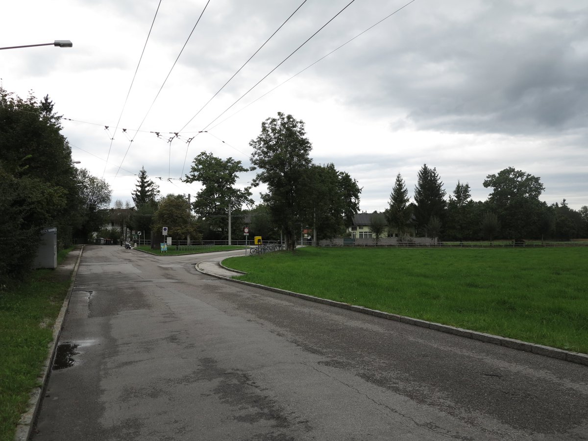 ClaudiaSbg's tweet photo. Große Diskussion gerade in #Salzburg #Gneis im Rahmen der Verlängerung der #OBus #Linie5
Neue Haltestelle an der Berchtesgadener Straße, Erweiterung der bisherigen Haltestelle und Bäume weg, beides oder gar nichts. Es bleibt spannend.
https://t.co/h5zjzATYWc https://t.co/laB8Zf0ov6
