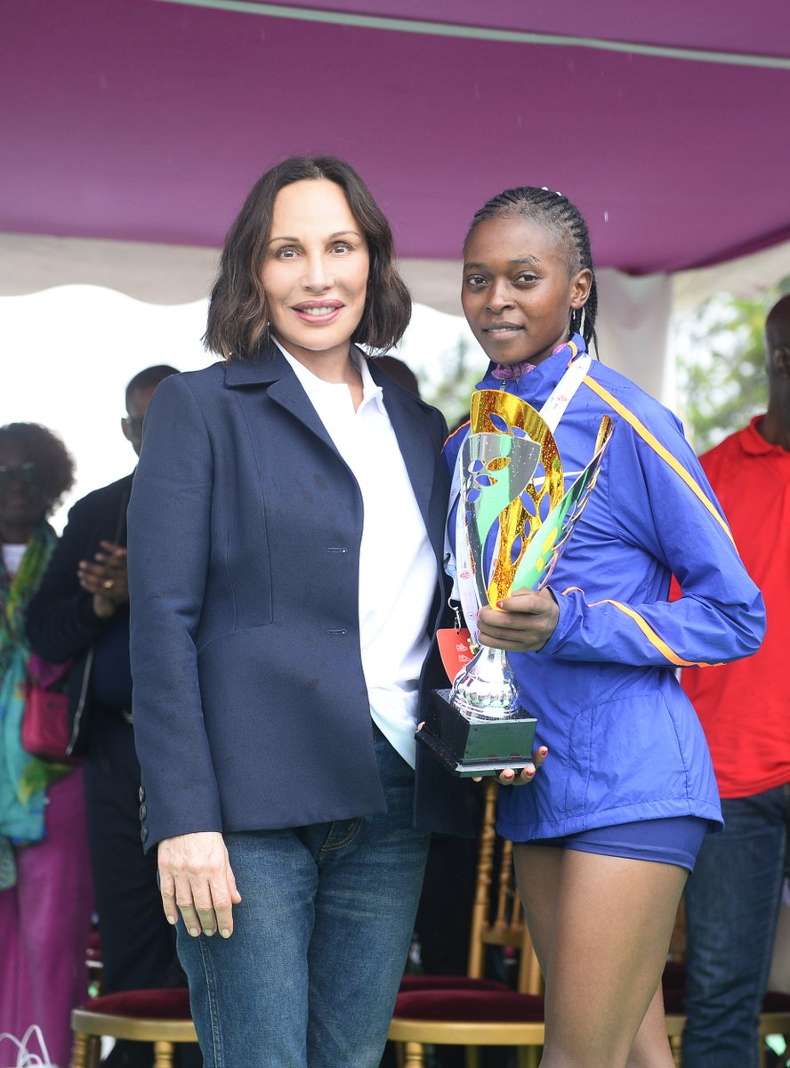 «Se dépasser pour une cause qui nous transcende» c’est l’objectif commun de tous les coureurs présents sur le "Run In Masuku"
Notre implication commune est un  message d’espoir et de solidarité à tous ces compatriotes si durement touchés par la maladie
#Gabon #Solidarité #Cancer