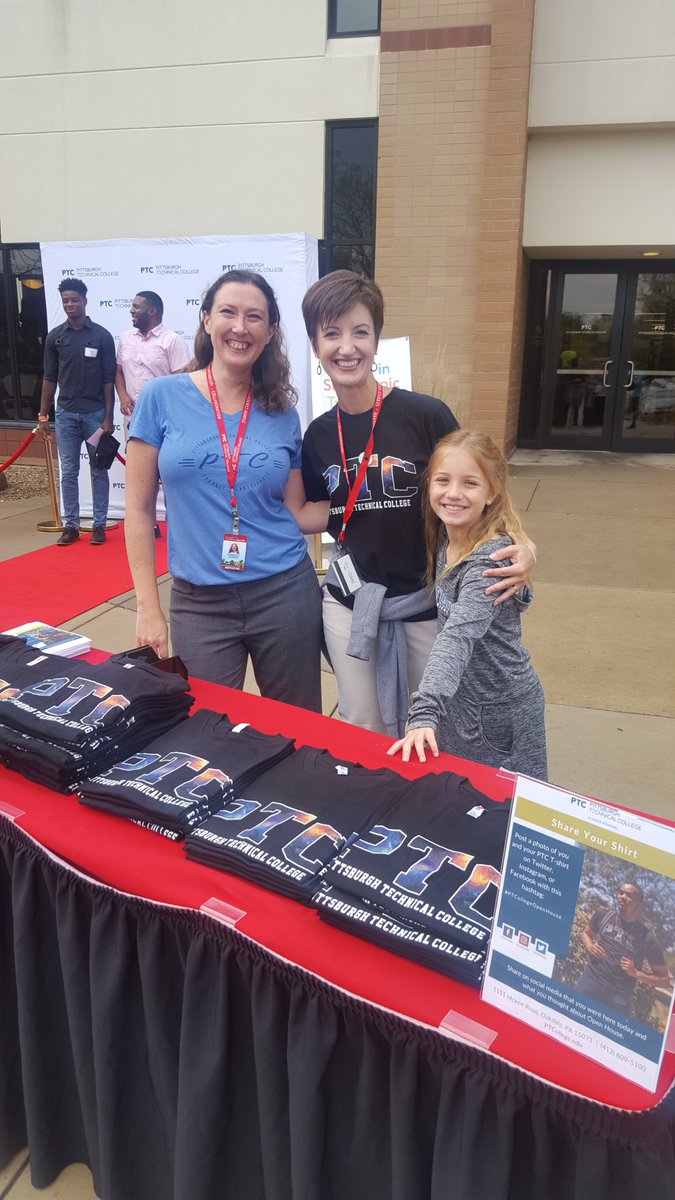 PTC_edu's tweet photo. New faces at today's Open House are grabbing hold of their futures, and who better to offer advice on education and careers than PTC alumni? #higherstandard #PTCollegeOpenHouse #WelcomeBackAlumni @GatewayEngineer @GP_Protects @DuquesneLight @chromastudio https://t.co/7b6UJ9Bli0
