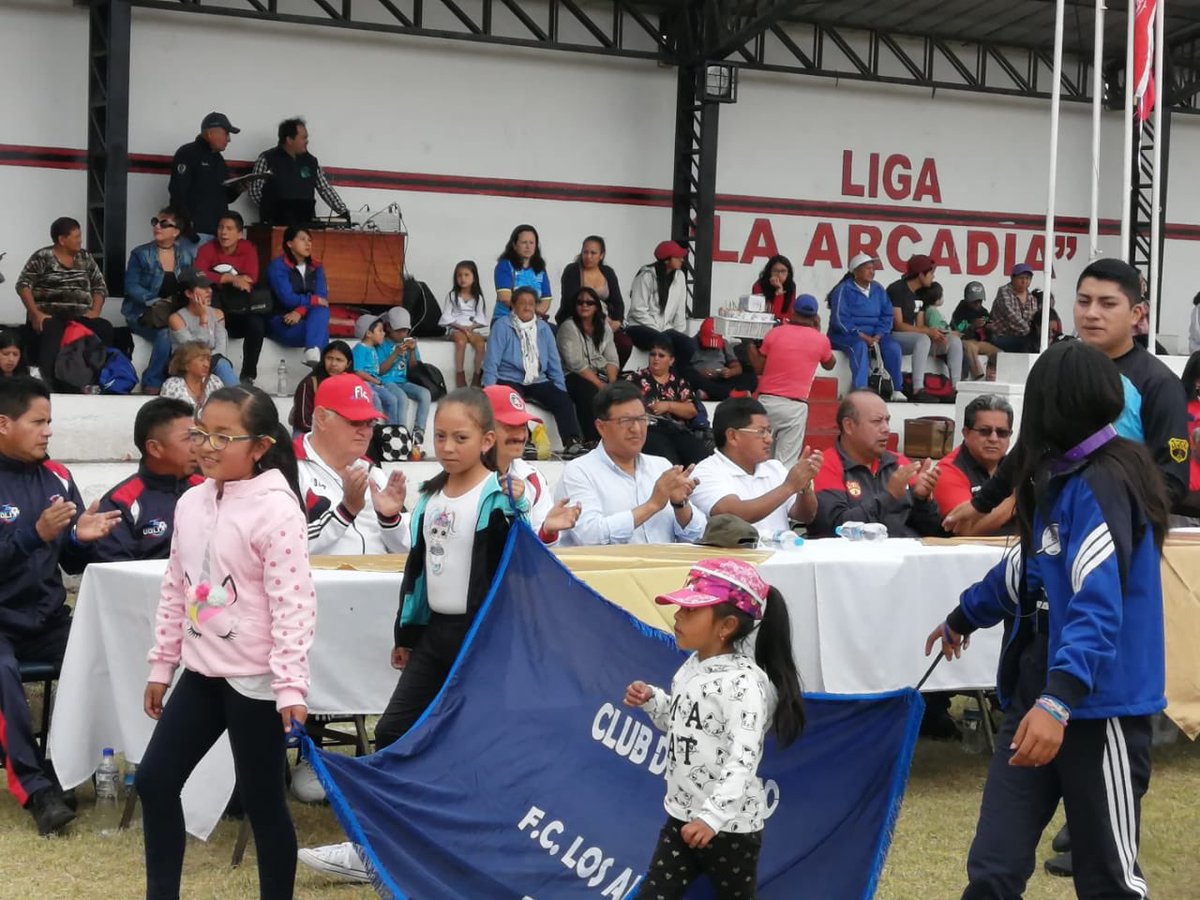 FrankSamaniegoM's tweet photo. Desde la Liga Barrial La Arcadia al Sur de Quito, en la inauguración del campeonato Provincial  de fútbol @BancadaRC @CompromisoRC https://t.co/Cz7Bp5diCU