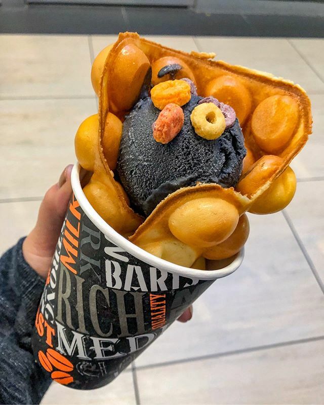 cfooodie's tweet photo. $3 well spent 😌 #shotoniphone
🏠 Bubble waffle + black sesame ice cream $3
#popuphouse #bubblewaffle #eggwaffle #hkwaffle #icecreamlover #blacksesame #asiandessert #torontodesserts #nycfoodie #blogTO #torontoeats #tastetoronto @blogto #icecr… https://t.co/1ZWSlJqaMb https://t.co/OQBnRfvXC2