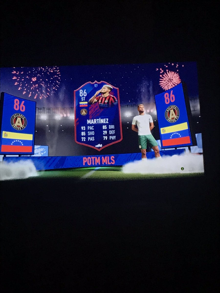 Completed the martinez POTM sbc just so I could get rid of untradable Dembele and muller