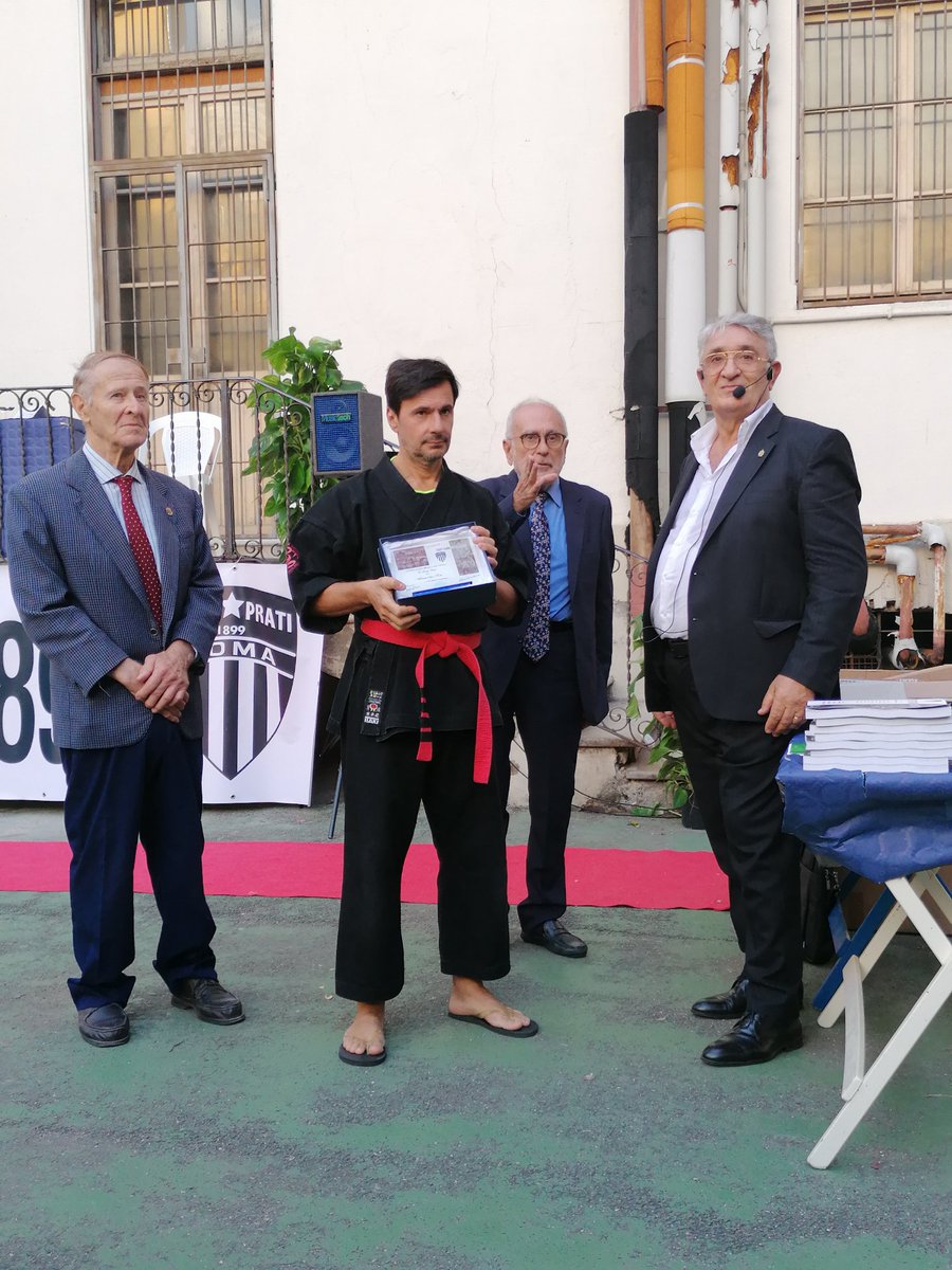 KungFuLamPak's tweet photo. Il M. Tirotto ritira una targa alla memoria del M. Alessandro Sori. Grazie @ASDBorgoPrati https://t.co/fNUbKG3F2u