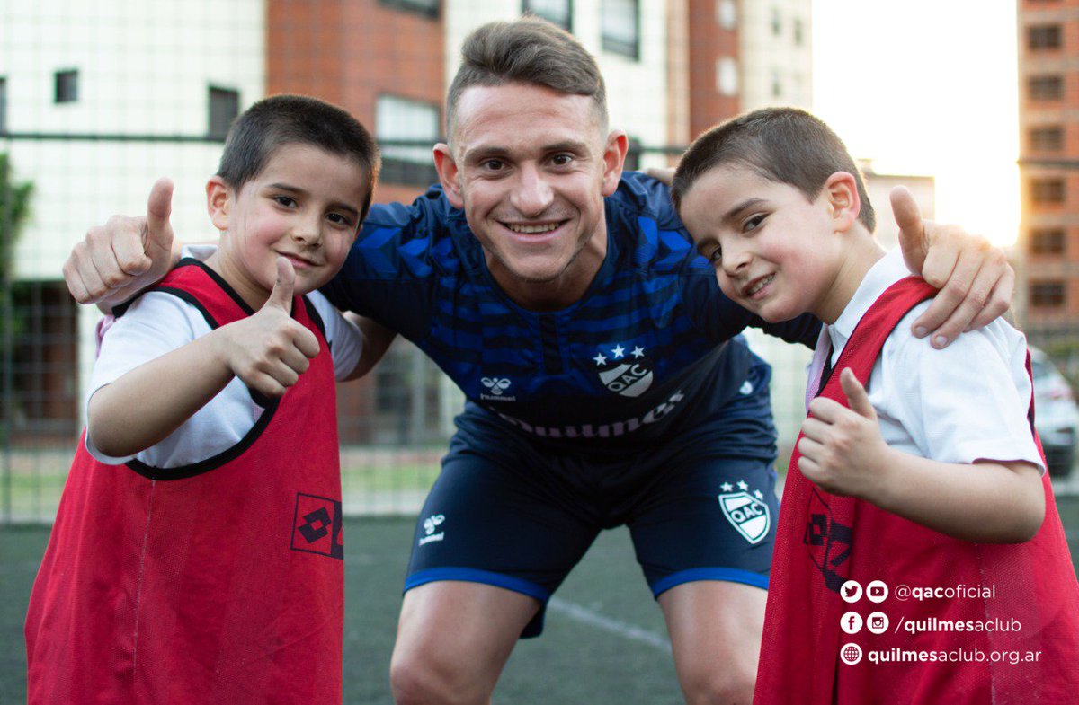 Si tu nene tiene entre 6 y 11 años, que venga a hacer nuevos amigos, divertirse y aprender jugando en la escuelita de fútbol del Quilmes Atlético Club.