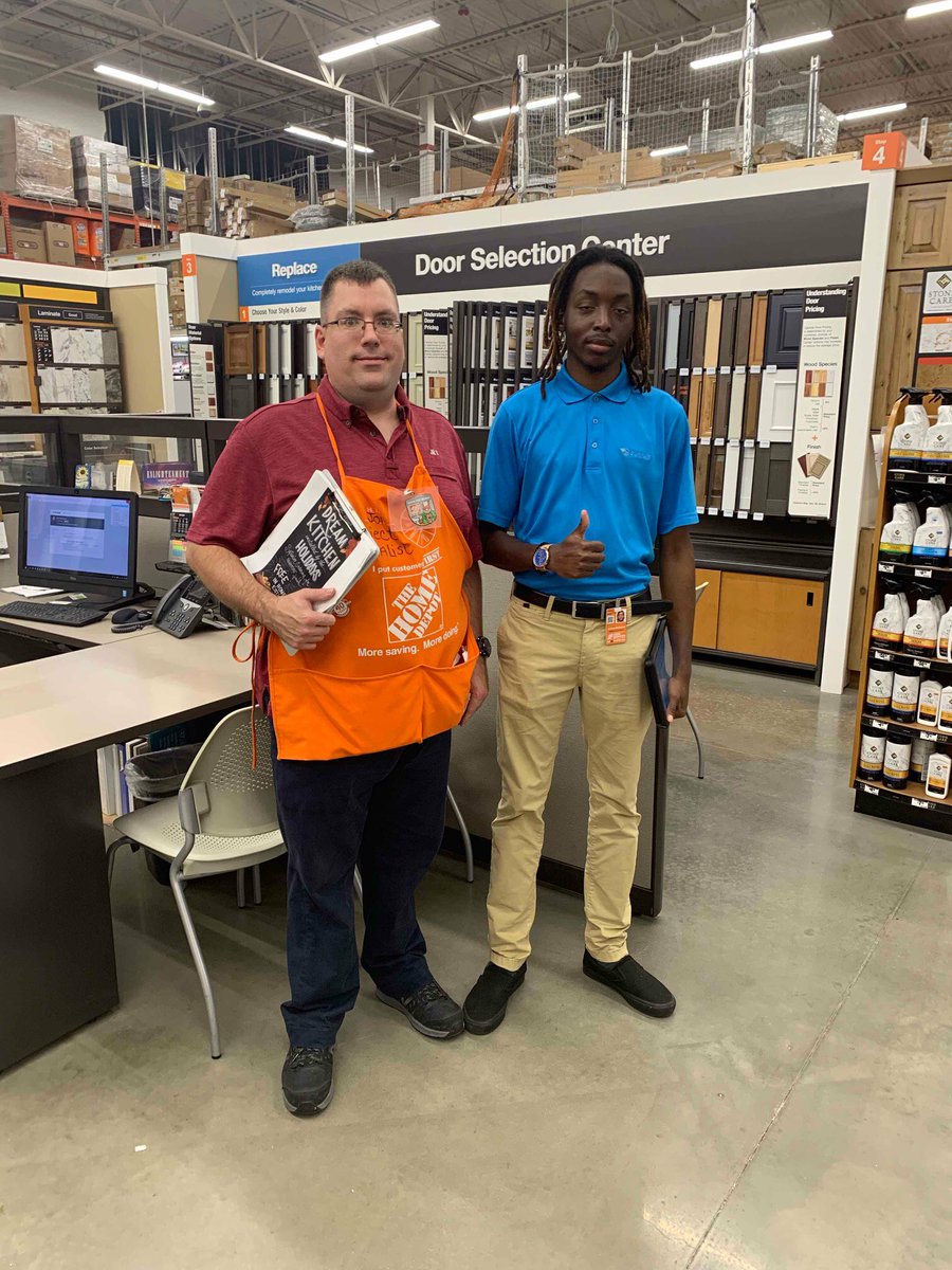 Hamilton “Fall into Savings”Event is up and Rolling with HSPS Jonathan leading the way!!!
#cabinetmakeovertakeover #hspsallstars ⁦@THDFelipe_D⁩