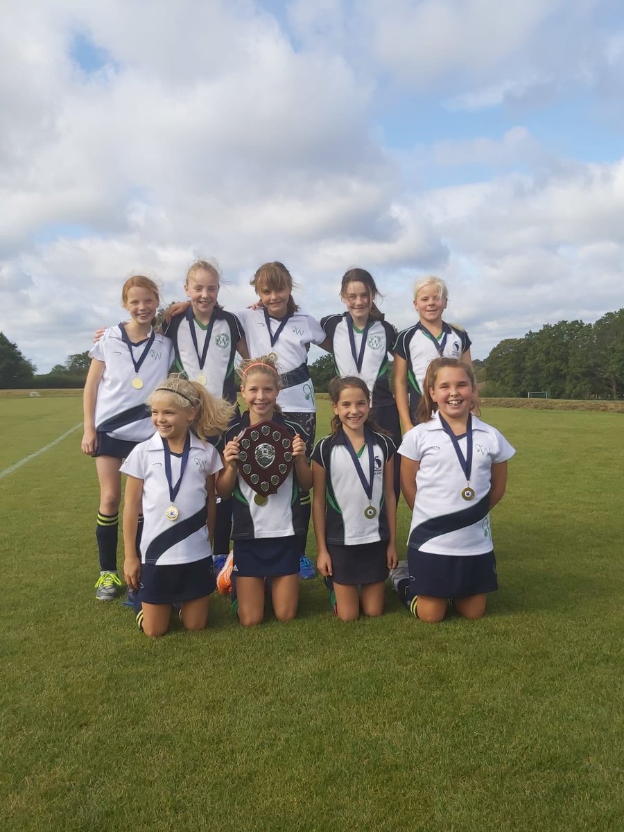 U11 Hockey Champions! Well done girls 👏🏻 Thanks @DaneshillPrep for a great tournament 🥇🏑@JuniorHead_WHS @Head_WHS @Juniors_WHS #welovehockey #inittowinit