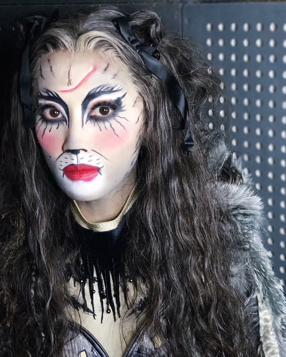 LiTongHsu's tweet photo. “Memory, turn your face to the moonlight...” #catsmusical https://t.co/2gbmBHFfIC