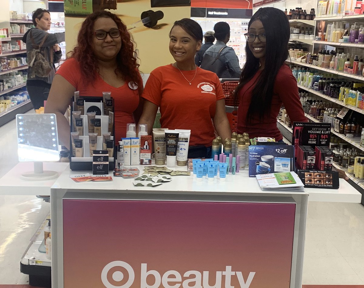 Our beauty consultants are excited for today’s beauty sampling!!! Guest are ready to meet these ladies and learn about our samples! #beauty #t2840 #valley