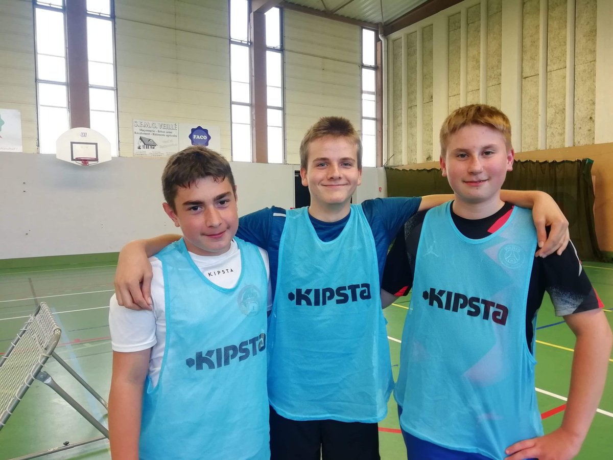 arno1853's tweet photo. Les JSP VAIGES-MESLAY-BALLEE @udsp53 @sdis53 se mobilisent contre la mucoviscidose en participant à un tournoi de TCHOUK BALL à #meslaydumaine. https://t.co/uRW8suJ7Pw