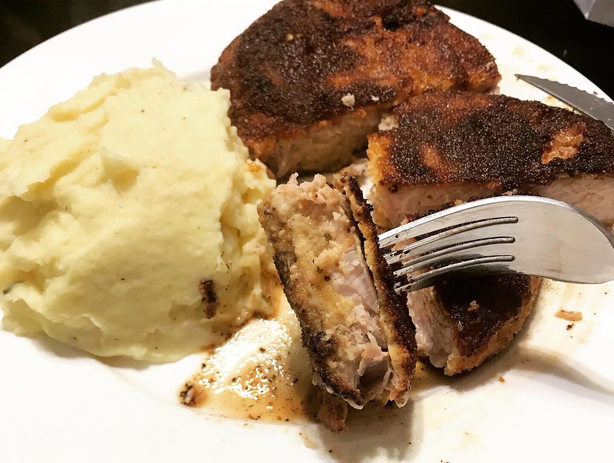 heatherfalkner's tweet photo. Parmesan crusted pork chops for dinner, with mashed potatoes. Yum! #ilovetocook #porkchops #mashedpotatoes https://t.co/hMDXYqeTTe