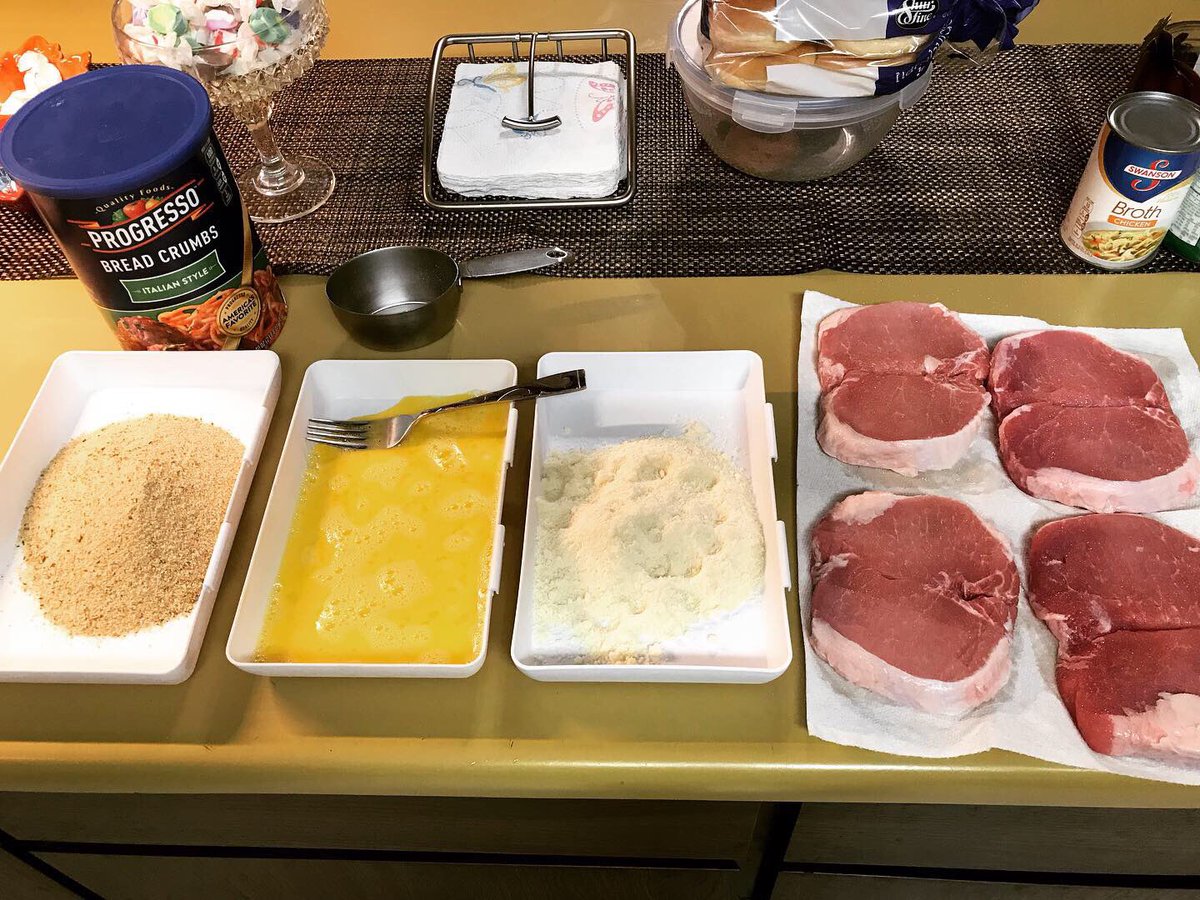 heatherfalkner's tweet photo. Parmesan crusted pork chops for dinner, with mashed potatoes. Yum! #ilovetocook #porkchops #mashedpotatoes https://t.co/hMDXYqeTTe