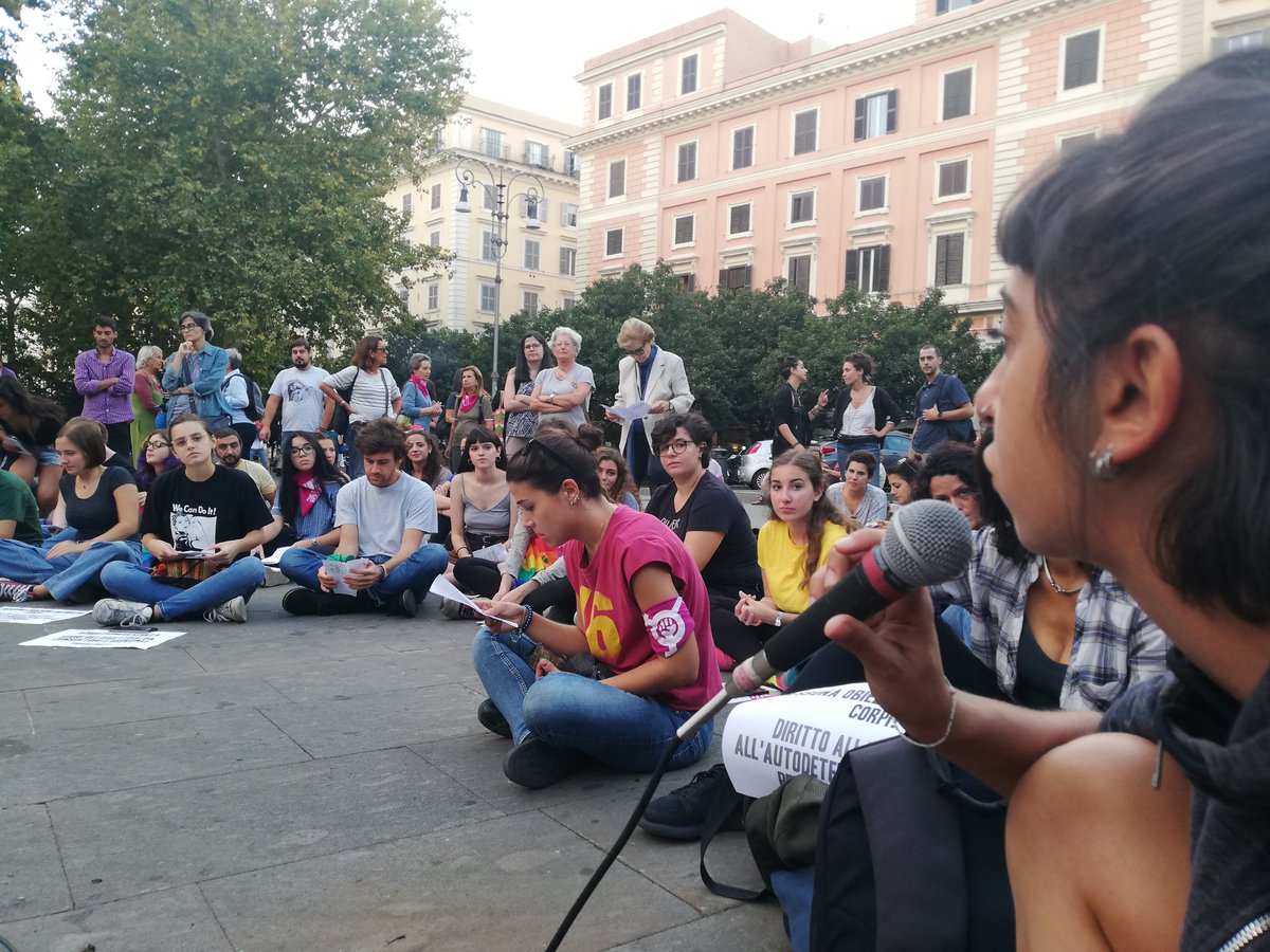nonunadimeno's tweet photo. #28settembre #Roma In piazza a parlare di tabù da sfatare, di sessualità, ciclo, aborto, consultori, maternità, benessere psicologico, ... I nostri corpi valgono! #liberedi #moltopiudi194 #obiezionerespinta
#nonunadimeno verso la manifestazione nazionale del #23novembre https://t.co/DvgpQ5XhoX