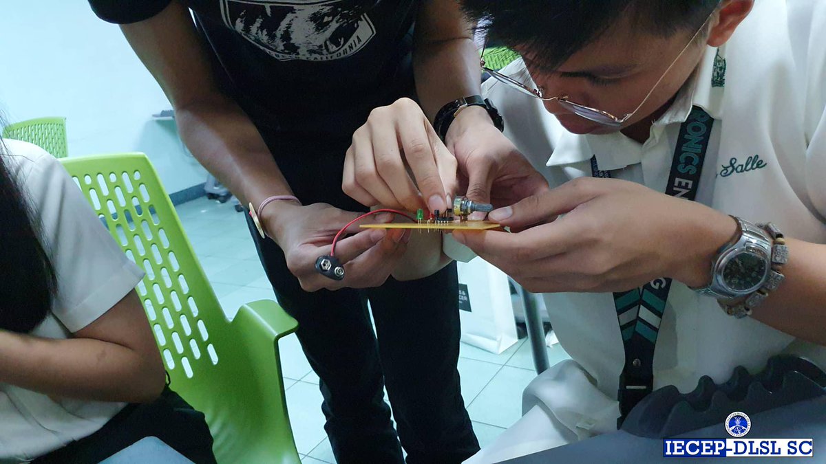 iecepdlslsc's tweet photo. “Tell me and I forget, teach me and I may remember, involve me and I learn.”- Benjamin Franklin

PCB Making Workshop with our 5th year and 2nd year students💯.  Another step towards greater things✨

#AnimoECE
#AnimoIECEP
#admaiora https://t.co/adWOdlh8eX