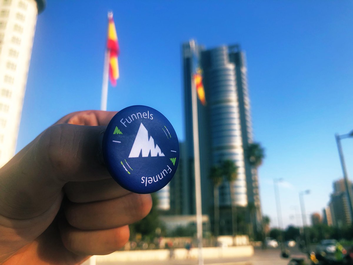 flashy_25's tweet photo. Divertido juego de gymkhana online el que nos marca @optimizafunnel para conseguir los objetivos de ambos. #DSMValencia #DSMFunnels. https://t.co/nQu90tekKb