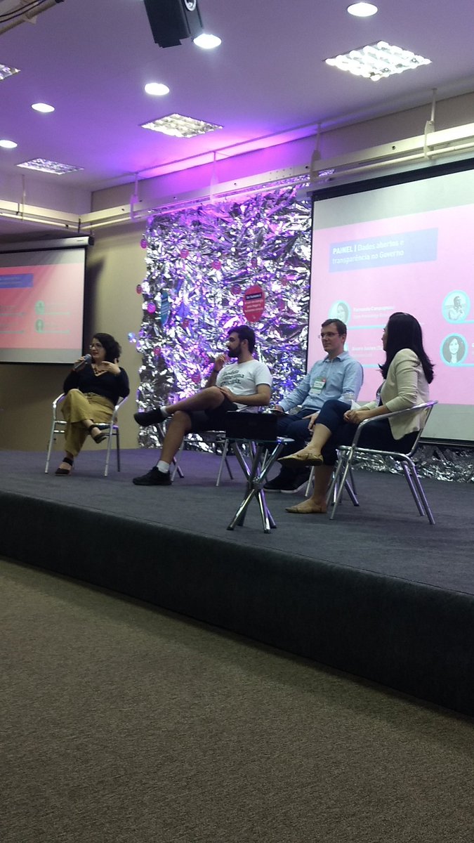 brunoaw_e's tweet photo. Não estou acreditando nesse painel com tanta gente inspiradora! @turicas @fecampa e Guilherme e Gláucia falando sobre #DadosAbertos no #FestivalSGB ❤️ https://t.co/iW0wA1OqxZ