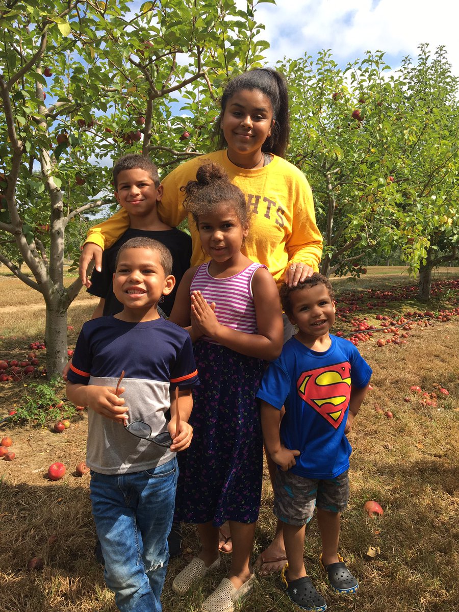 🍎 picking with my crew ♥️