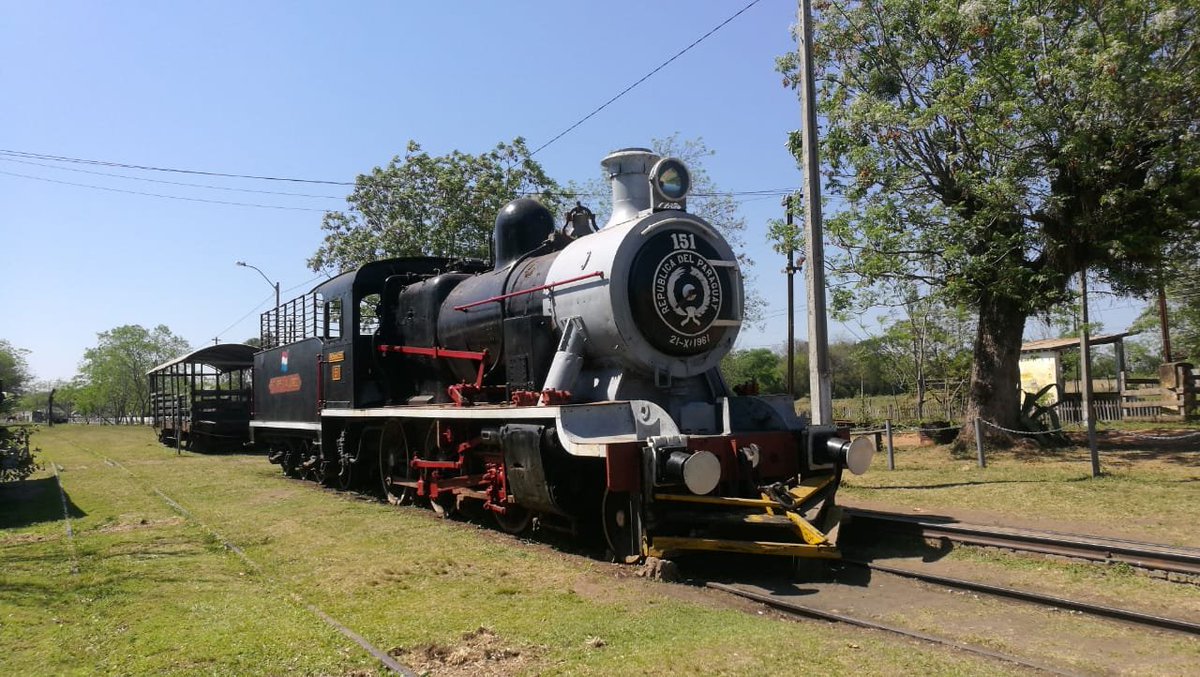 benjalibre's tweet photo. Sapucai, aquí se jugó por primera vez al fútbol en el país, fue sede de los talleres de los ingleses. Hoy su villa ha sido devorada por la desidia y el abandono. Hay que renovar el ferrocarril y convertirlo en un factor de desarrollo y https://t.co/AbPc9CeATH tiene hijos gratos. https://t.co/HfMFJd70vd