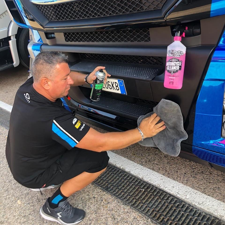 VR46RacingTeam's tweet photo. 💎 Different paths, same brightness.
🧼 Trucks and bikes are dividing, but for a perfect long travel cleaning @MucOffMoto will be always with us!
#SkyRacingTeamVR46 https://t.co/CydsGaCbRv