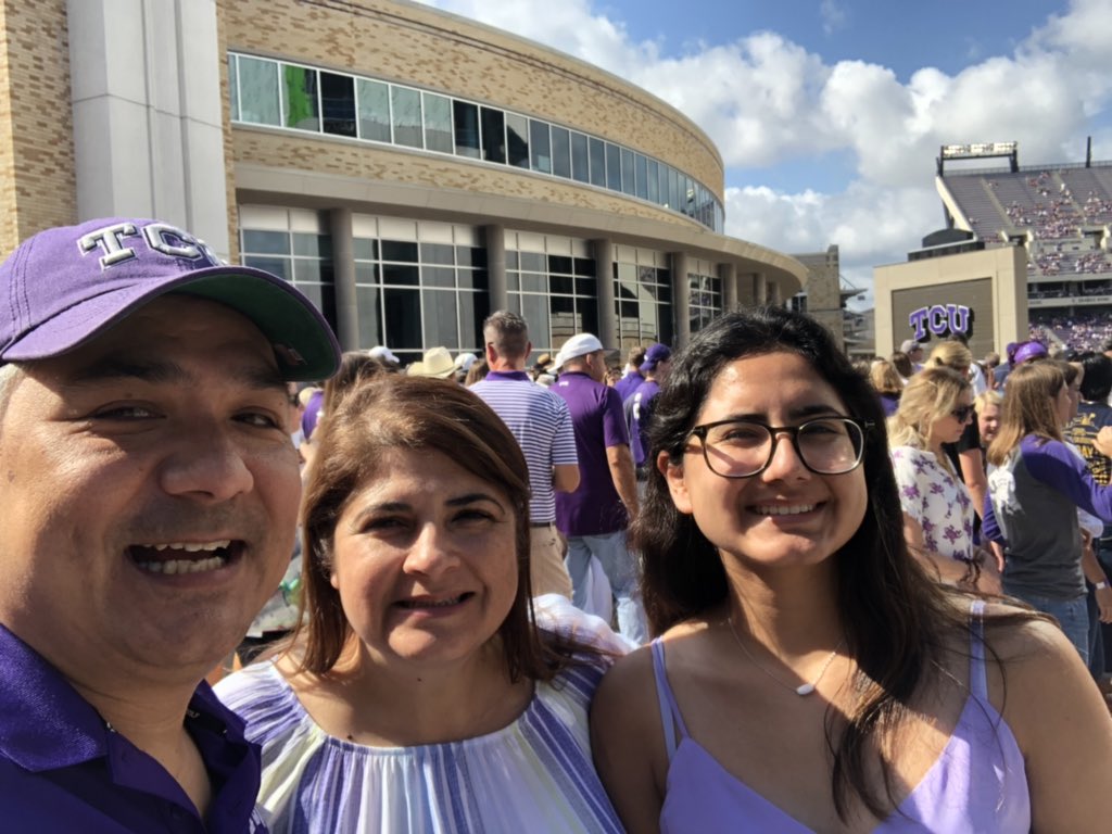 tetomirez's tweet photo. #GoFrogs Family wknd TCU https://t.co/XHbUCckYL5