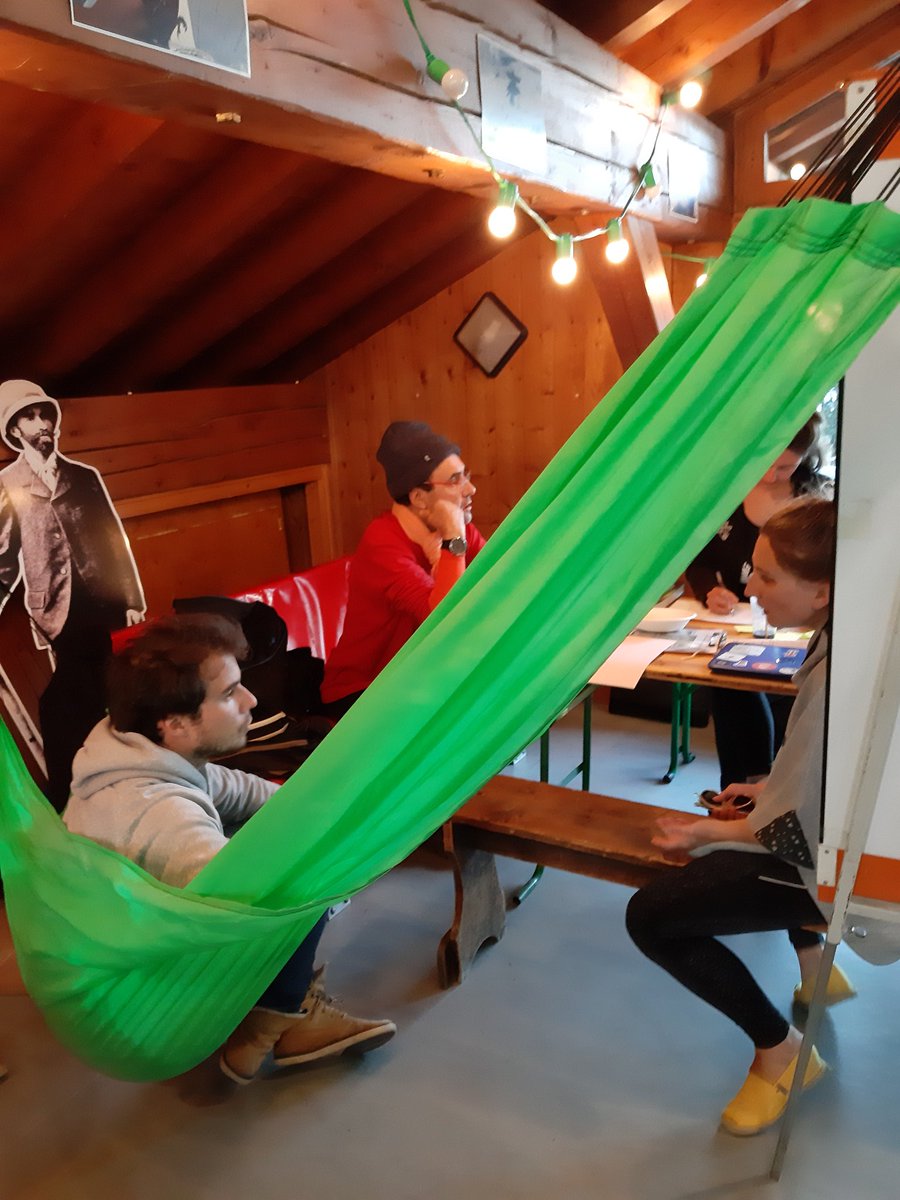 DevoteamRevolve's tweet photo. Jour 2 - 18h30, les prototypes commencent à prendre forme. Nous sommes redescendu.e.s dans les locaux de la maison nordique pour que les makers et dev avancent pendant que d'autres pitchent ou décorent... #MontBlancLab #Transdisciplinaire @creamontblanc https://t.co/SbY8Q7DjCa