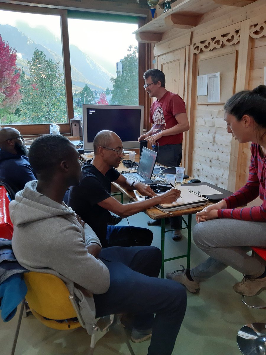 DevoteamRevolve's tweet photo. Jour 2 - 18h30, les prototypes commencent à prendre forme. Nous sommes redescendu.e.s dans les locaux de la maison nordique pour que les makers et dev avancent pendant que d'autres pitchent ou décorent... #MontBlancLab #Transdisciplinaire @creamontblanc https://t.co/SbY8Q7DjCa