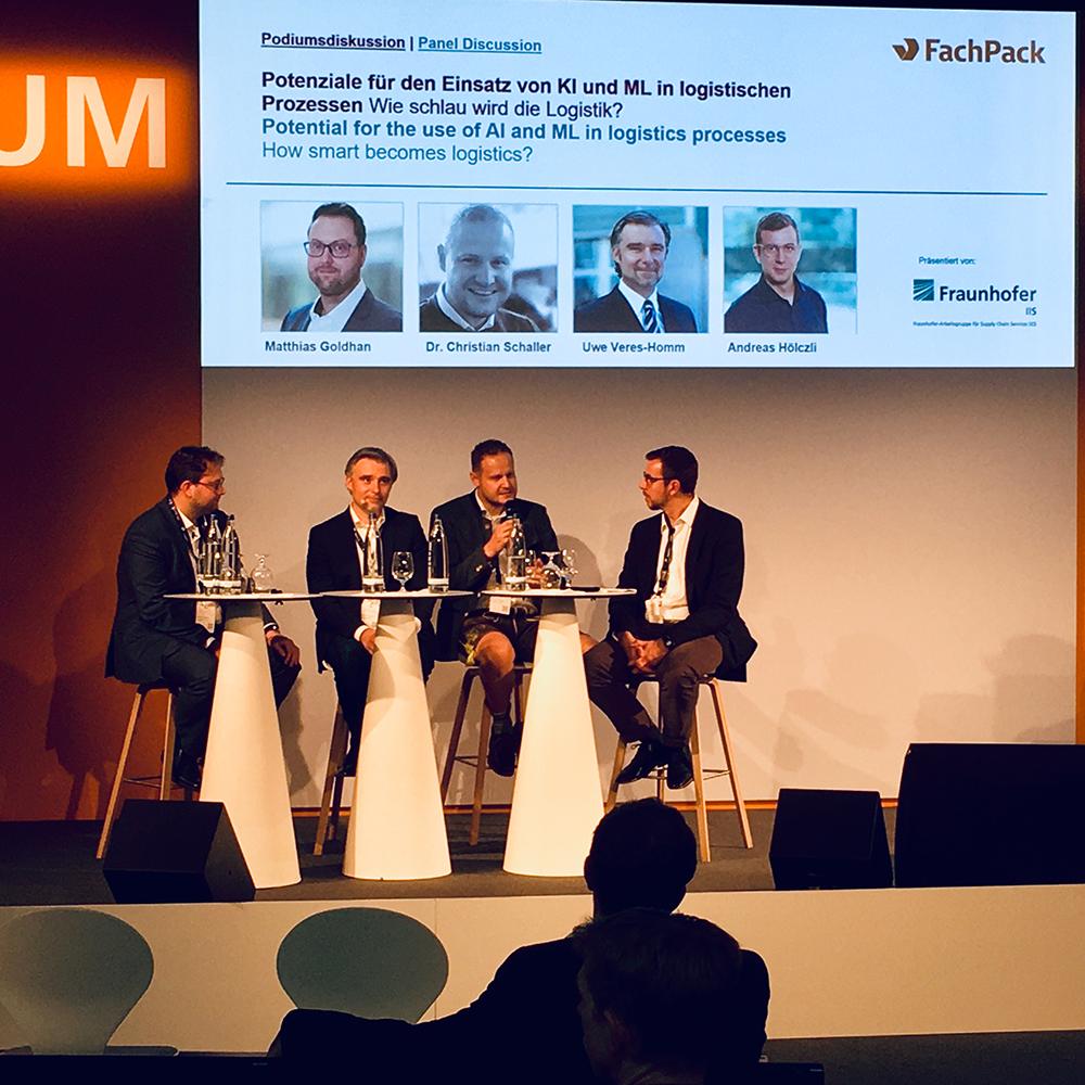 #FachPack 2019: Fraunhofer IIS veranstaltete mit seiner Arbeitsgruppe SCS das Forum TechBox »#KI und maschinelles Lernen in #Logistikprozessen – intelligent Transparenz und Optimierungspotenziale schaffen« mit Vorträgen und Podiumsdiskussion. s.fhg.de/Fraunhofer-SCS…