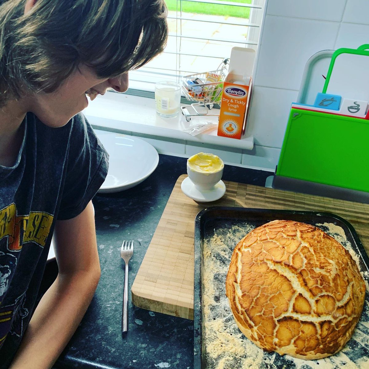 todaystartsNOW's tweet image. When there’s a 👨‍🍳 in the house 😁😍 #Tigerbread #homemade Nice One Georgie! #baker #practicemakesperfect
