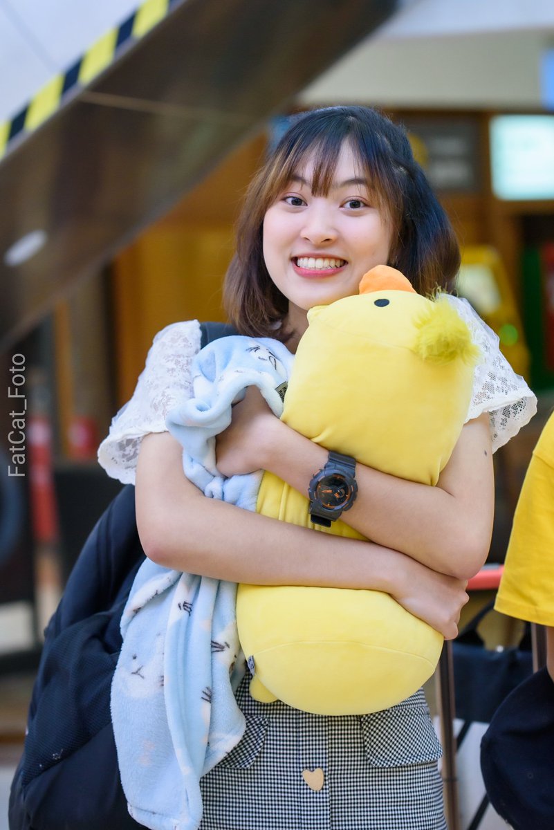 FatCat_Foto's tweet photo. น่ารักและทะเล้นจริงเลย
ช่วงนี้เหนื่อยหน่อยนะพักผ่อนแล้วเจอกันพรุ่งนี้นะ
ปล.100ใบพี่มีไม่ถึงนะ
#PloySY51 #SY51 @PloySy51 https://t.co/xN6UU5IZpz