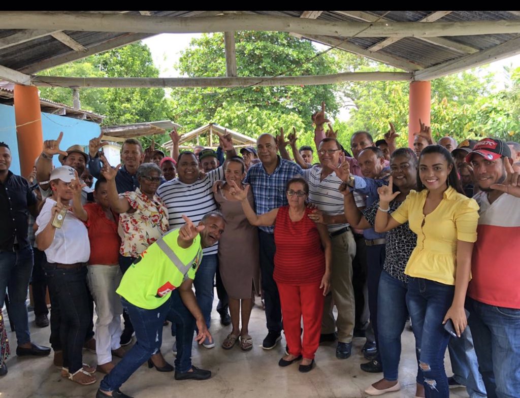 BautaRojas's tweet photo. Continuamos nuestro recorrido ,seguimos tocando comunidad por comunidad para que el 6 de octubre @LeonelFernandez sea el candidato de nuestro @PLDenlinea .Ahora estamos en la Yaiba, municipio de castillo,Provincia Duarte .#LaFuerzaDelPueblo https://t.co/fJlWP4vu1l